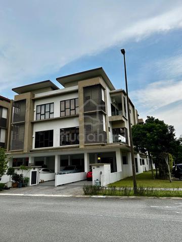 [Corner Townvilla - Lower unit] N'dira 16 sierra, Puchong 1