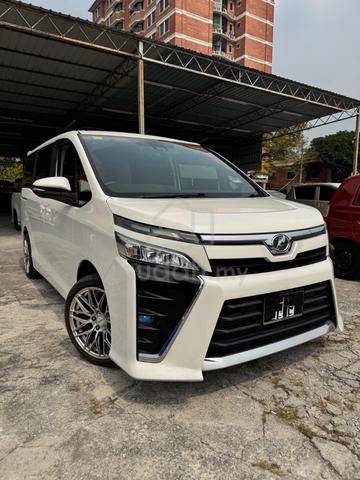 Toyota Voxy Valvematic 8 Seater MPV - 1
