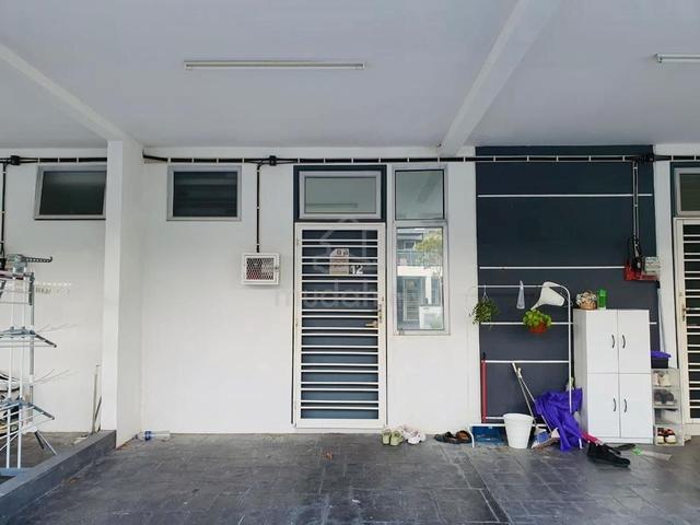 GROUND FLOOR KITA Bayu Townhouse, Cybersouth Dengkil 1