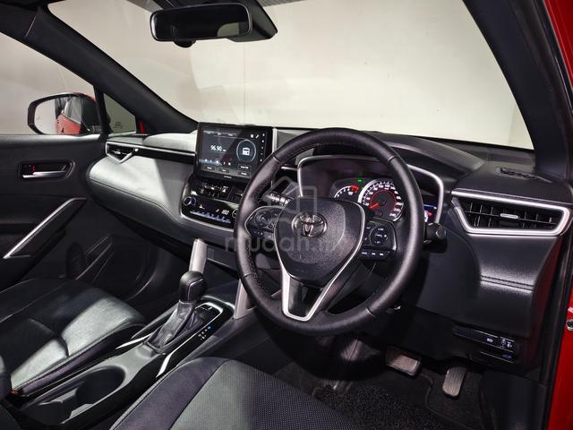2022 Toyota Corolla Cross 1.8 V F/Service Like New - 4