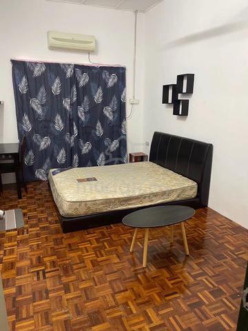 Spacious Aircond medium room 1