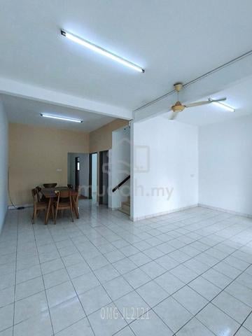 Bandar Puteri Klang 2 Storey 20x75 Basic Good Condition Facing Parking 1