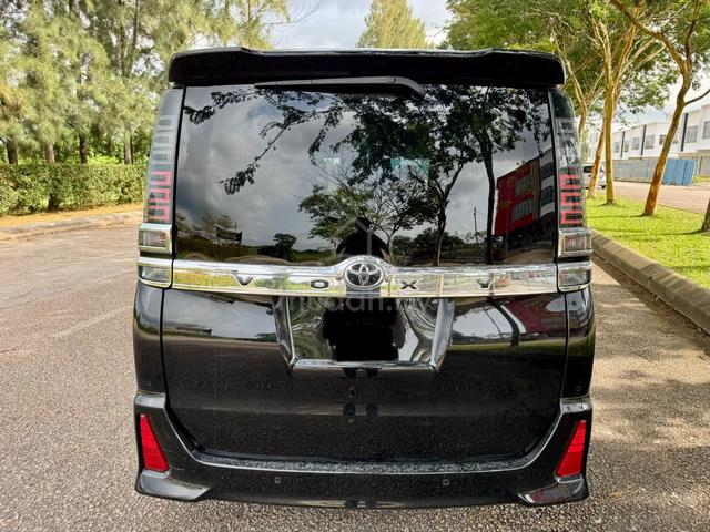 2020 Toyota VOXY 2.0 ZS KIRAMEKI II (A) - 5