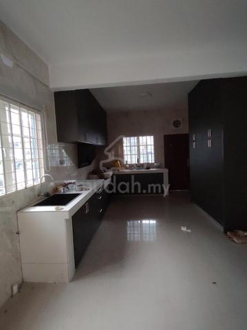 Facing empty land corner 2sty landed house Taman Bukit Permai Kajang 1