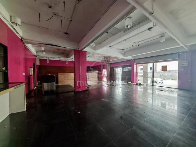 Adjoining Groundfloor Shoplot @ Bukit Jambul For Rent Face Bj Complex 1