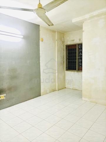 Sri Ivory (Sri Ivori) Apartment 1