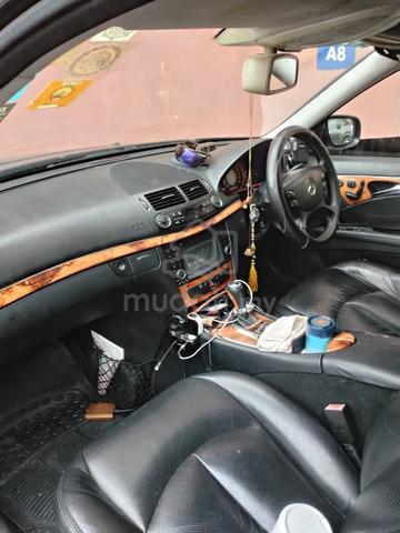 2007 Mercedes Benz E-CLASS 2.5 W211 5 Speed - 4