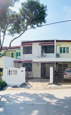 A Well-maintained 2 Storey Terrace at Greenlane Concrete Flooring 1