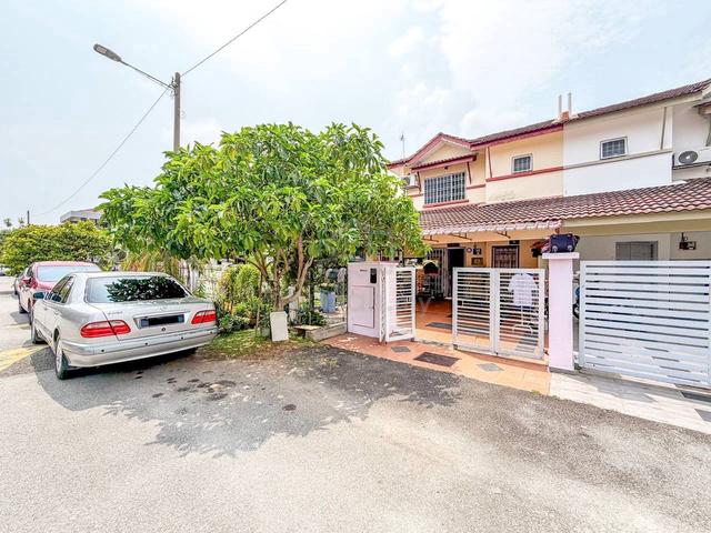 RENOVATED END LOT Double Storey Terrace SP7, Bandar Saujana Putra 1