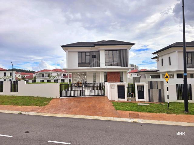 HUGE LAND 12,748 Sqft | FREEHOLD Corner Lot Bungalow Alam Sari Bangi 1