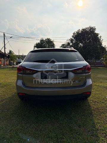 MAZDA 6 Grand Touring 2.5 SKYACTIV WAGON (2013)
- 4