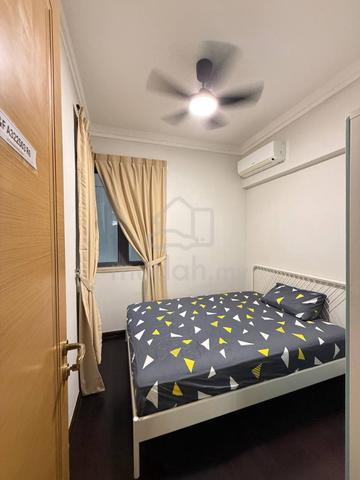 R&F Princess Cove / Medium Room Queen Bed / Female Only ! No Agent Fee 1
