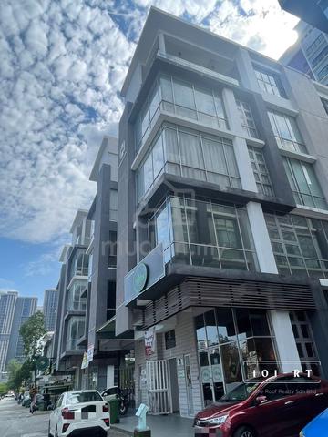 CORNER!! 4.5 Storey SemiD Shop OfficeEquine Park Seri Kembangan 4