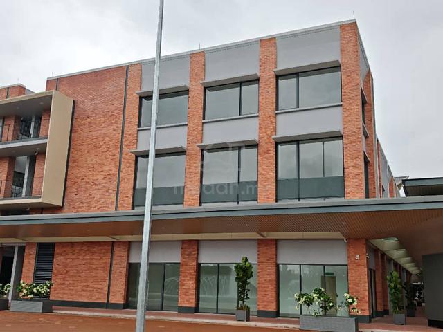 [RENT CHEAP] 3 storey shoplot ENDLOT Townsquare Gamuda Cove Waterpark 1