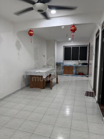 Flat Taman Ungku Tun Aminah 1