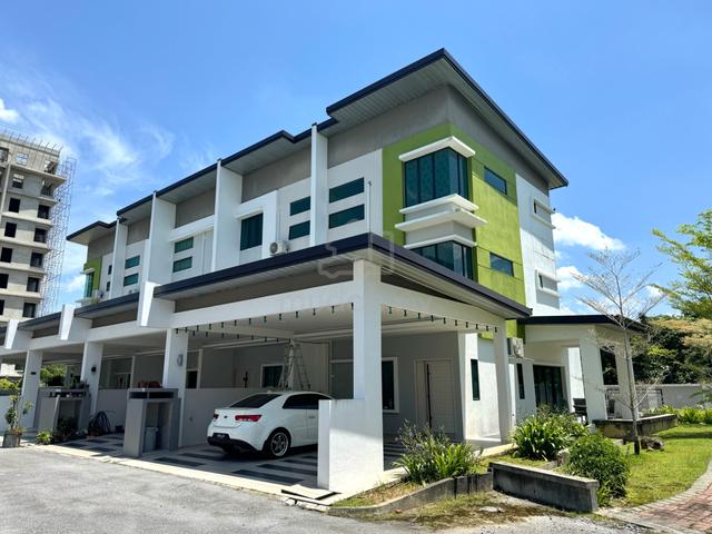 CORNER, 3 Storey Terres, MOYAN SQUARE 1