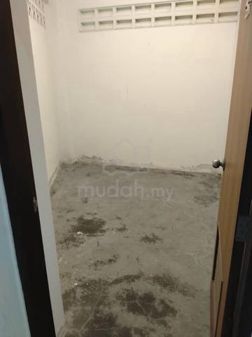 Store Room available for long-term storage - Bkt Jambul- Direct owner 1