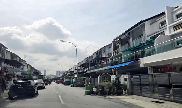 OWN HOUSE FOR SALE 3 STOREY terrace HOUSE TAMAN FADASON Kepong kl 1