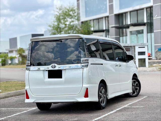 FULL LOAN 2021 Toyota VOXY 2.0 ZS KIRAMEKI III (A) - 3