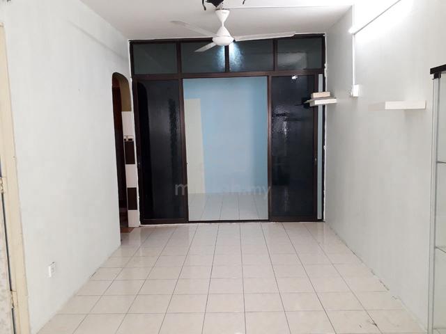 Desa Putra (Queensbay) 1