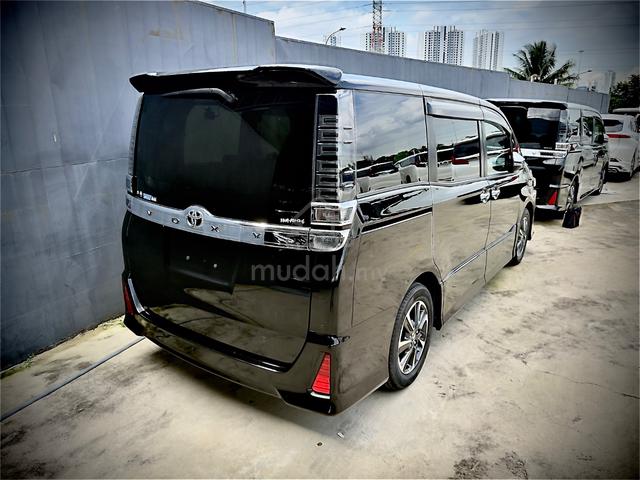 2021 Toyota VOXY 2.0 ZS KIRAMEKI III (A) - 4
