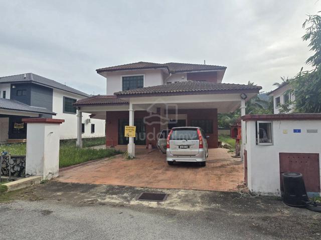 Gated and Guarded 2 storey Bungalow, 7554ft2 land,walking/d to TF Mart 1