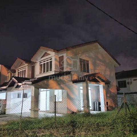 Corner Lot 2 Storey House in Pulai Jaya for rent 1