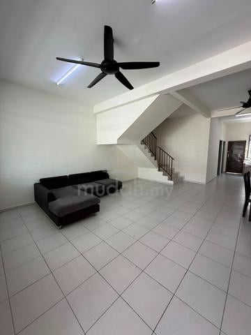 Scientex Utama @ Senai 2Storey With Fridge Washing Machine Bed Heater 1