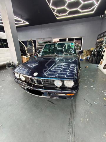 BMW E28 ; 5 SERIES 525i Classic ; Auto - 5