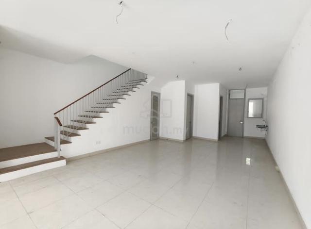 Brand New Freehold 2 Storey House 4+1R 4Bath Bukit Serdang, BS 5 1