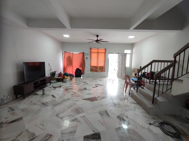 MURAH MURAH 4 BILIK 3 TOILET LANDED Taman Saujana Puchong FOR RENT 4