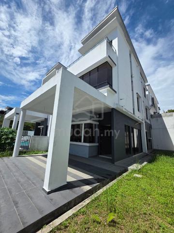 Horizon Hills Canal Garden South 3 Storey 32x70 Cluster House with G&G 1