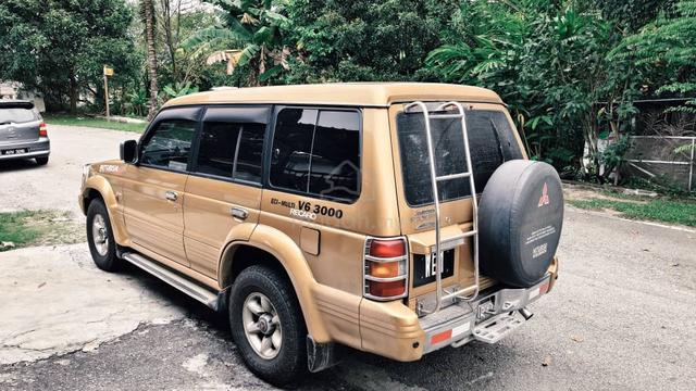 Mitsubishi Pajero  - 2