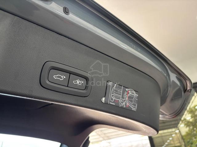 2022 Volvo XC40 2.0 B5 R-Design-Full Service Volvo - 5