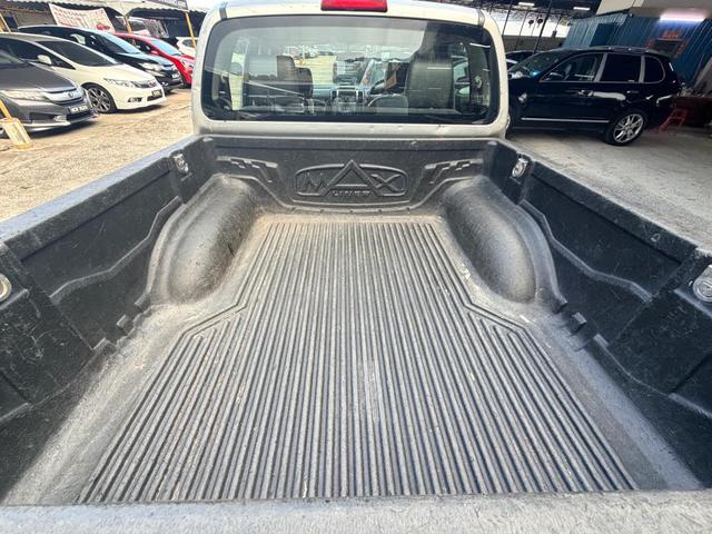 2012 Nissan NAVARA 2.5 Car King One Careful Owner - 5