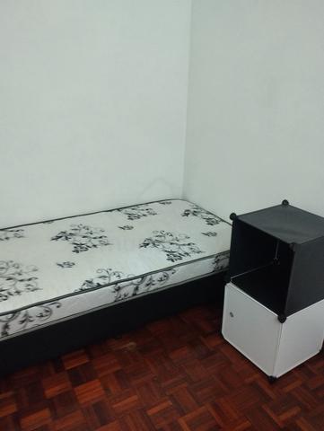 Cozy Medium Room for Rent Near LRT USJ7/Summit Mall/Damen Mall 1