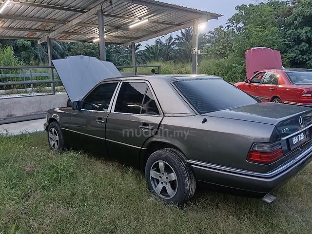 1995 Mercedes Benz 260E 2.6 (A) - 5