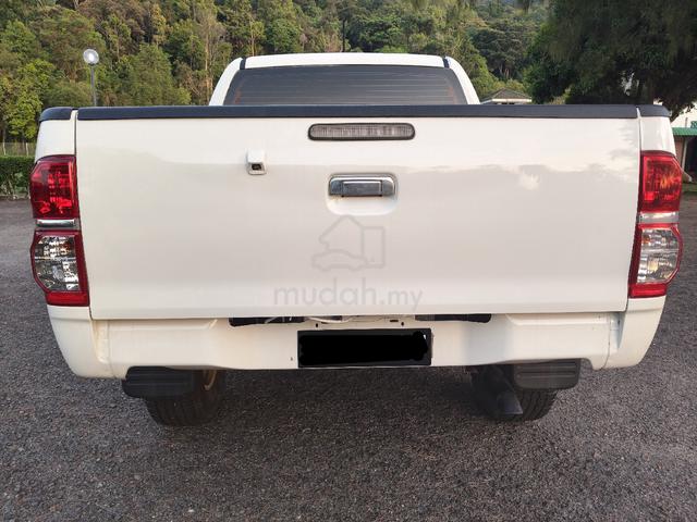 2012 Toyota HILUX 2.5 STD VNT FACELIFT (M) - 4