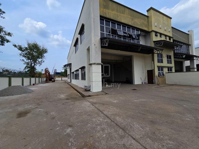 With Cf Seksyen 34 Bukit Kemuning 1.5 Sty Semi D Factory Many Parking 1