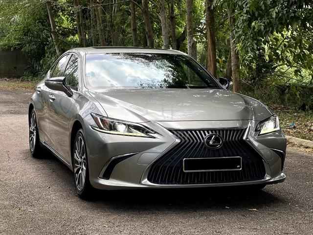 2019 Lexus ES250 2.5 LUXURY | Full Service Lexus - 3