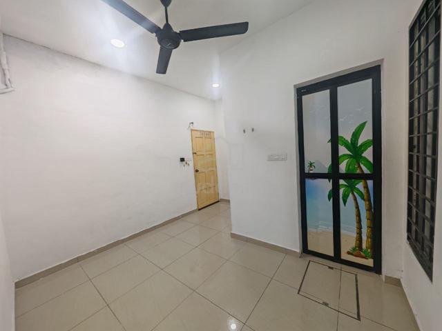 Medium Room with Partly Furnish & Aircond @ Taman Sri Andalas Klang 1