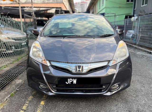 2014 Honda JAZZ 1.3 H FuLoan/ReversCamera/SportRim - 3
