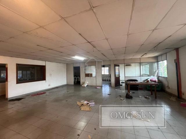 Klang Utama Warehouse Basic unit 100Amp 8400sqft good condition 1