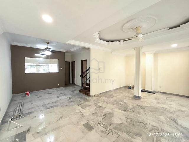 FACING PLAYGROUND + NEW Paint Bandar Kinrara BK4 House For Rent 1