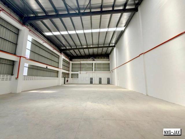 Brand New 3 Sty Cluster Semi D Factory Compass @ Banting Kuala Langat 1
