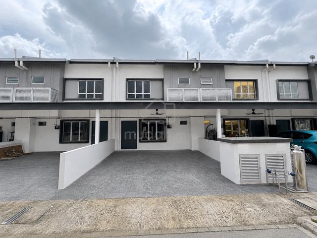 2 Storey Partially 🔥 Furnished GOOD CONDITION Near SURAU Big parking 1