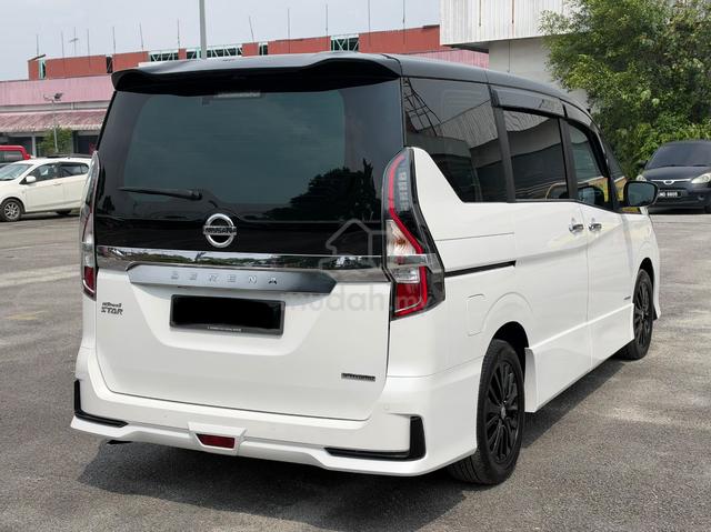 Free Nissan Service & Warranty Serena 2.0 Premium - 2