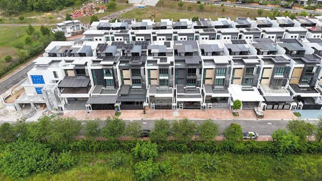 FACING OPEN 3 Storey Superlink Anggun Kirana Setia Alam 5