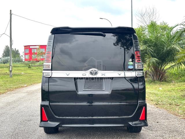 2019 Toyota Voxy 2.0 KIRAMEKI GOOD CONDITION - 5