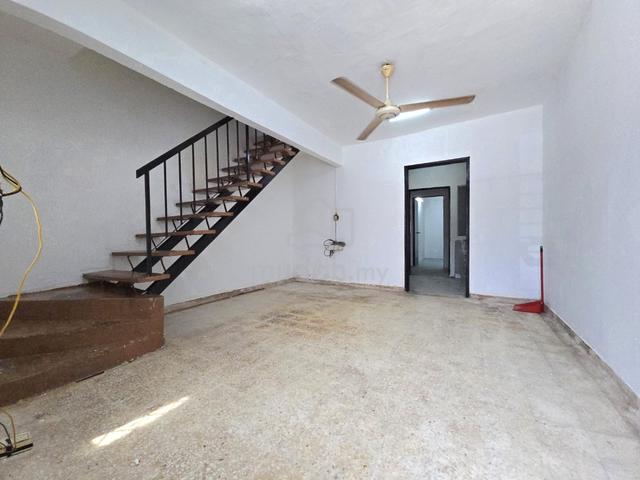 Rumah Double Storey Taman Sri Muda Seksyen 25 Shah Alam 3room 2bath 1